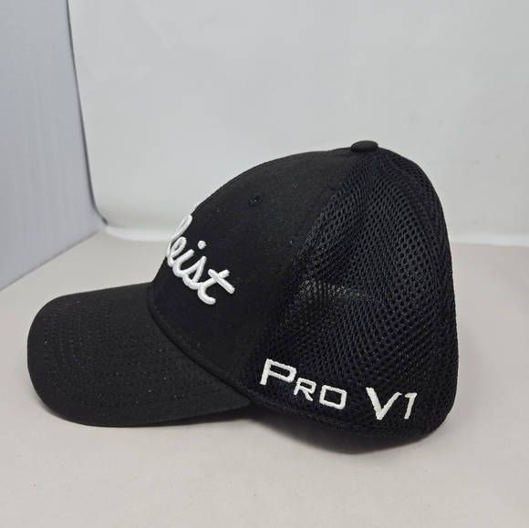 Titleist FJ Pro V1 Black Golfing Casual Hat Sz Med To Large White Lettering Mesh - Picture 2 of 9